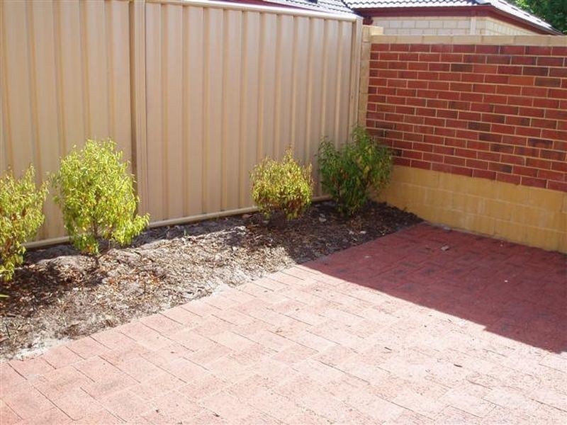 4/27 Wiltshire Ave, Thornlie WA 6108