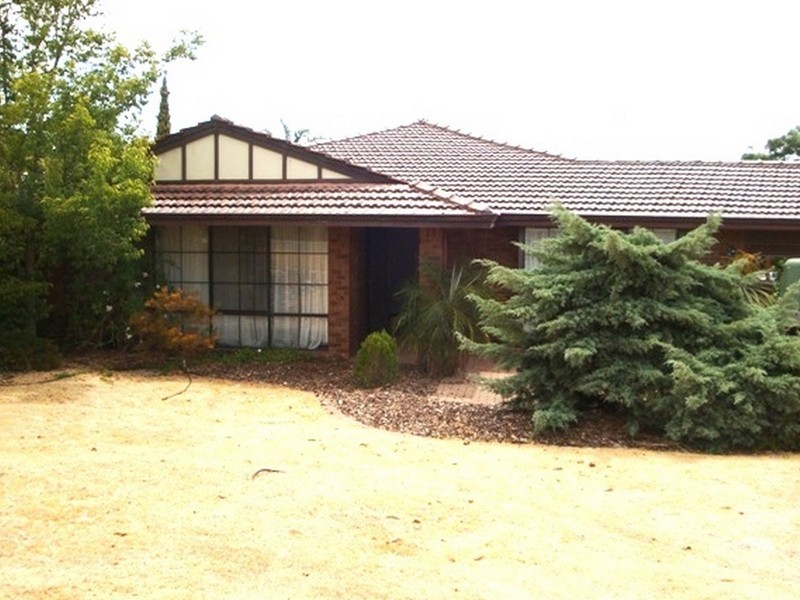 33 Merrifield Circle, Leeming WA 6149