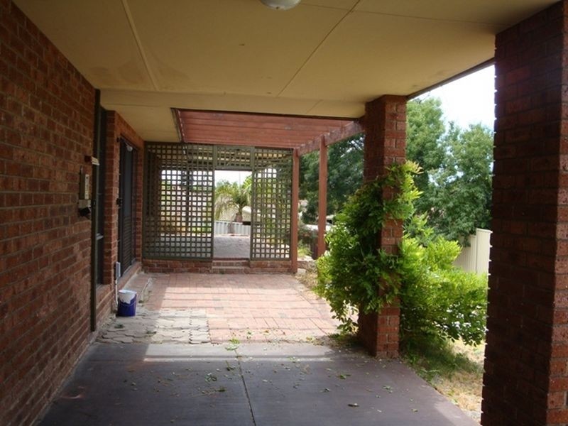 33 Merrifield Circle, Leeming WA 6149