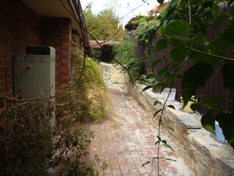 33 Merrifield Circle, Leeming WA 6149