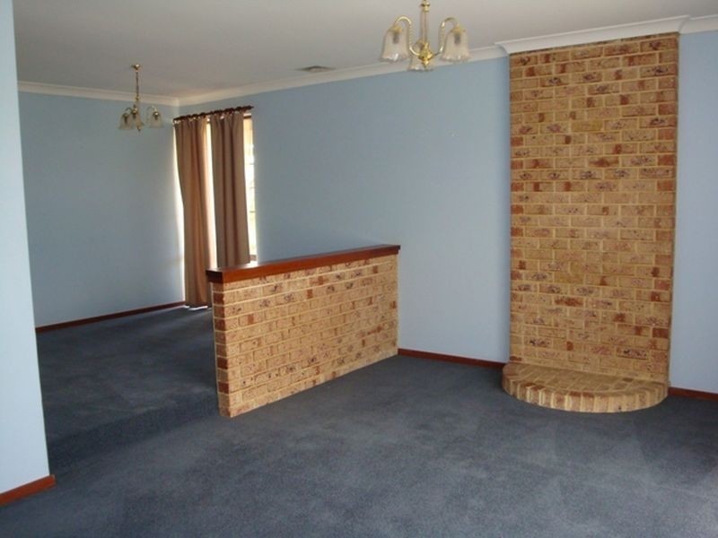 33 Merrifield Circle, Leeming WA 6149