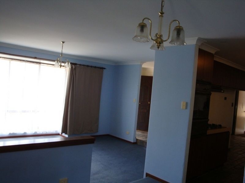 33 Merrifield Circle, Leeming WA 6149