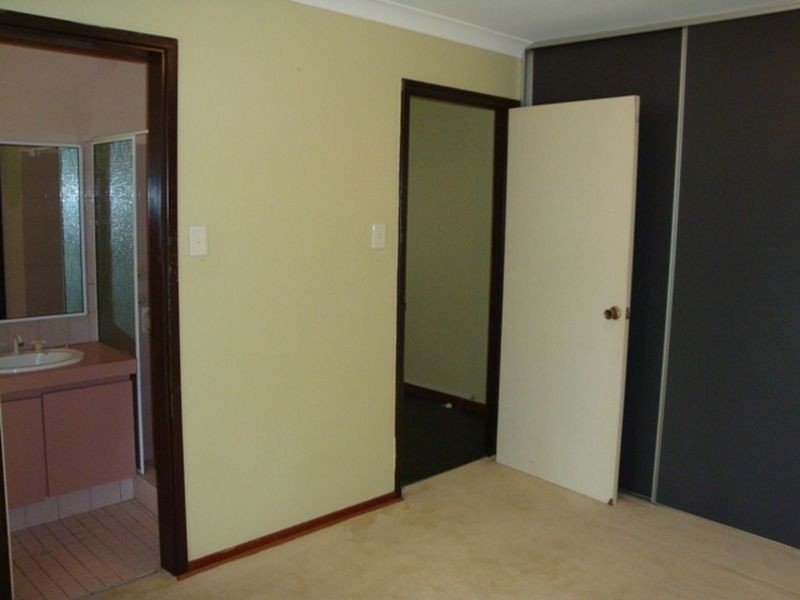 33 Merrifield Circle, Leeming WA 6149