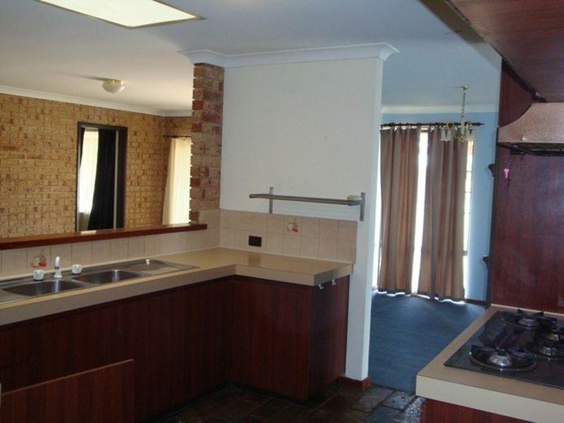 33 Merrifield Circle, Leeming WA 6149