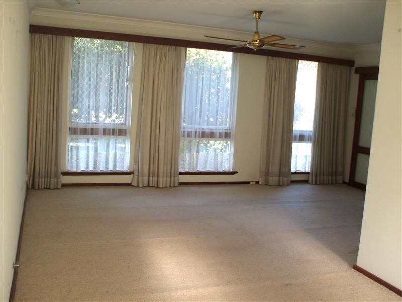 5 Tudor Ave, Shelley WA 6148