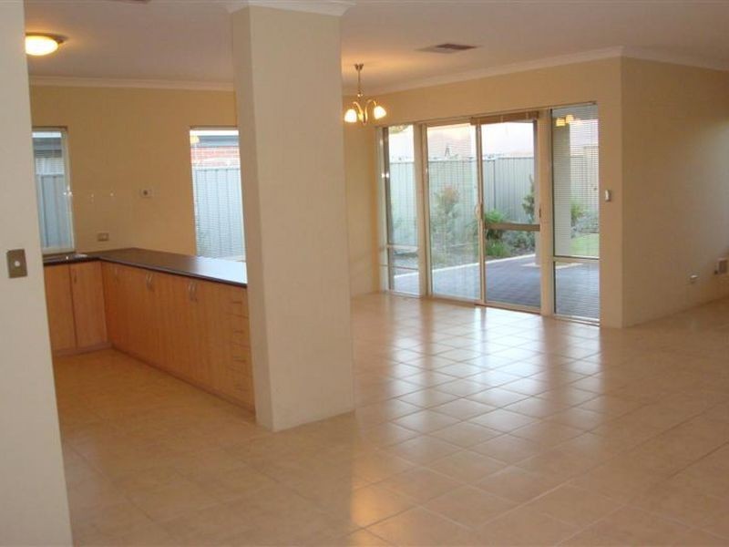 6 Weybridge Drive, Wellard WA 6170