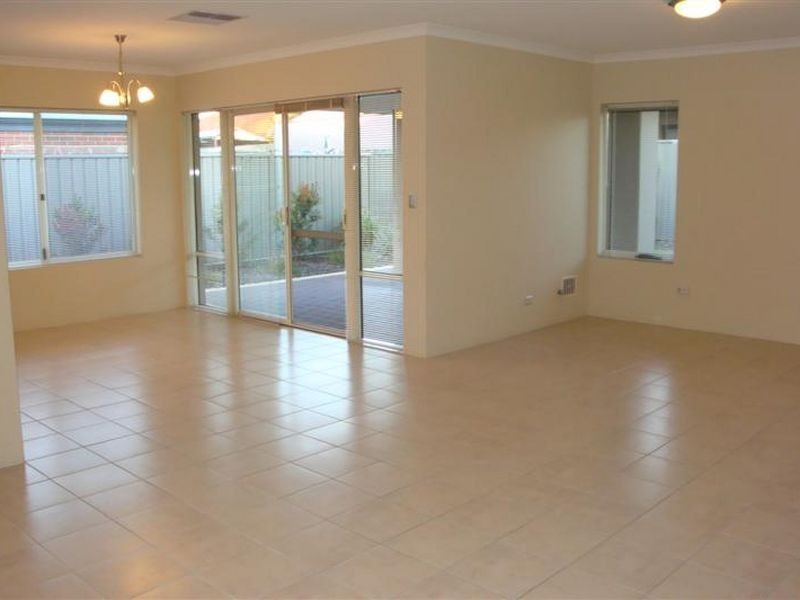 6 Weybridge Drive, Wellard WA 6170