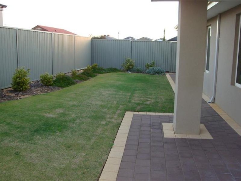 6 Weybridge Drive, Wellard WA 6170