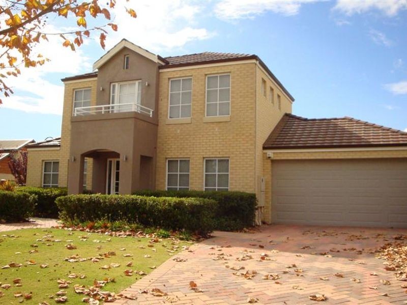 34 Brennan Ave, Canning Vale WA 6155