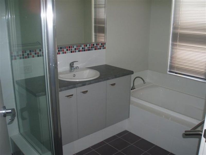 2/50 Claridge Circle, Thornlie WA 6108