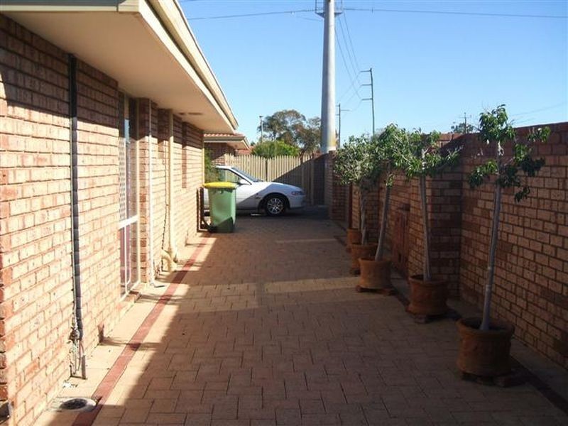 4/7 Tarun Court, Cannington WA 6107