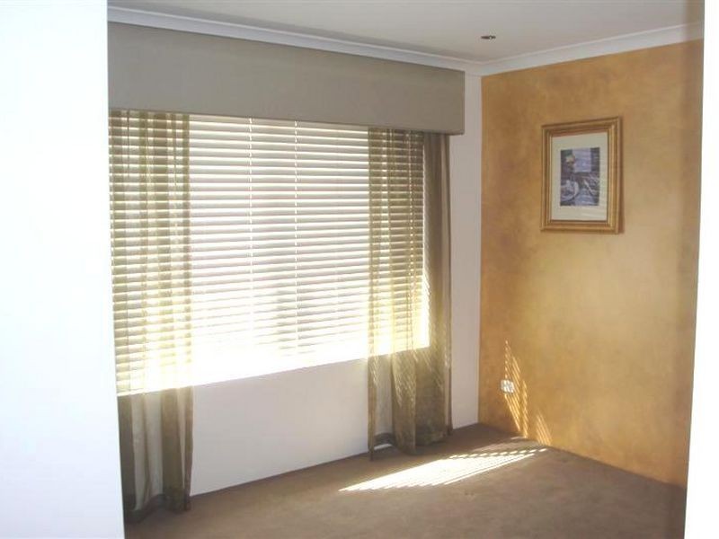 34 Brennan Ave, Canning Vale WA 6155