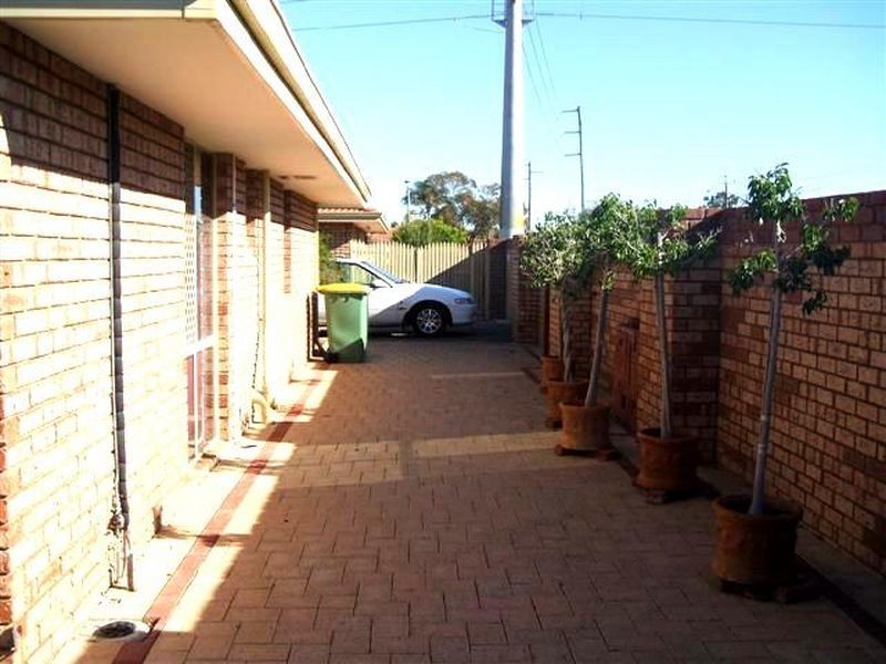 4/7 Tarun Court, Cannington WA 6107