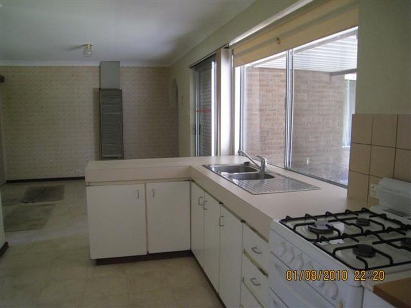 12 Periwinkle Way, Parkwood WA 6147