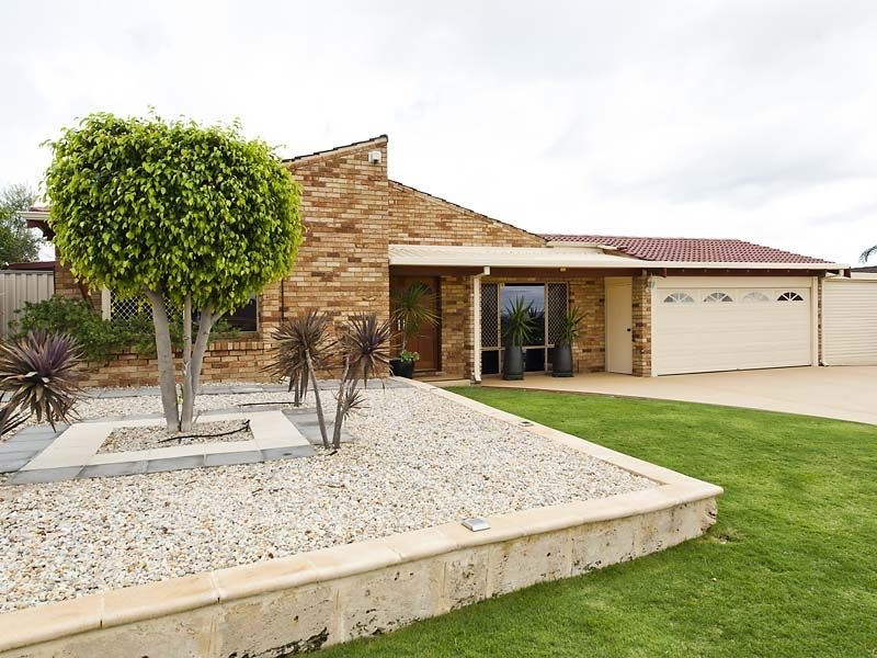 18 Harwood Rise, Leeming WA 6149