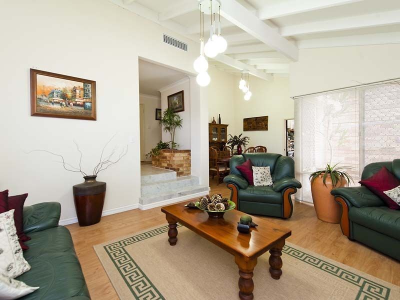 18 Harwood Rise, Leeming WA 6149