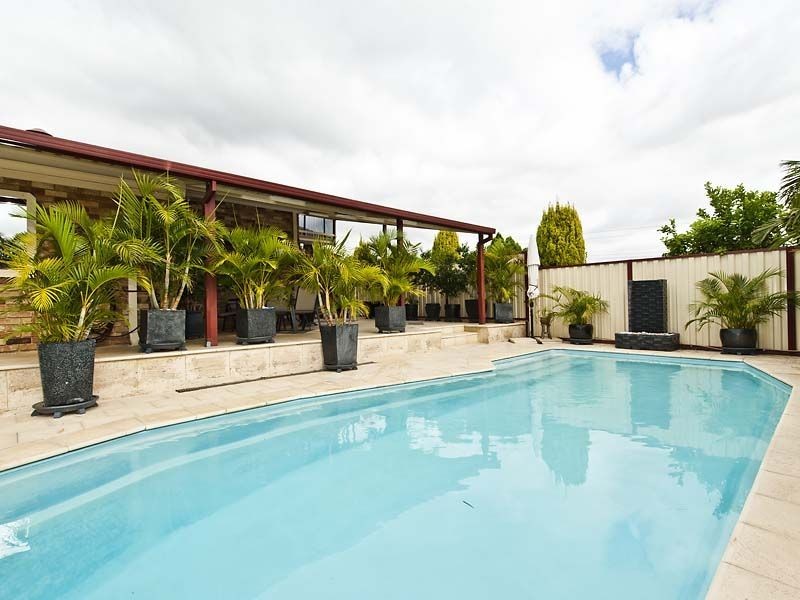 18 Harwood Rise, Leeming WA 6149