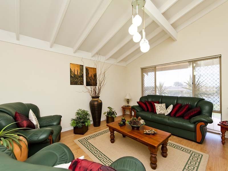 18 Harwood Rise, Leeming WA 6149