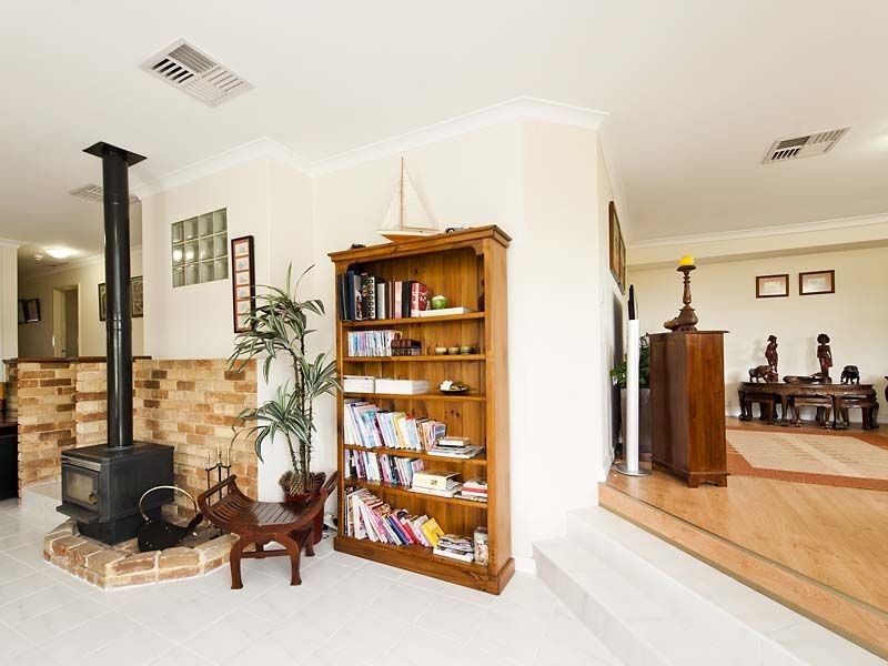 18 Harwood Rise, Leeming WA 6149