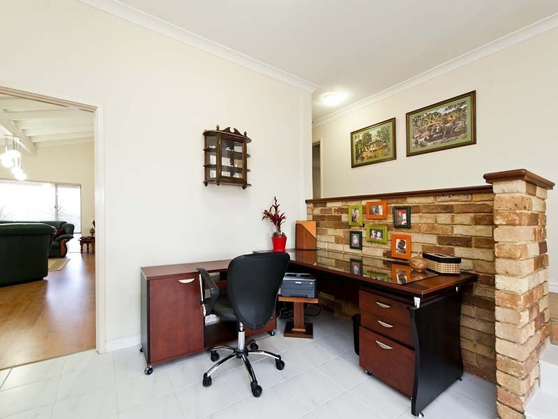 18 Harwood Rise, Leeming WA 6149