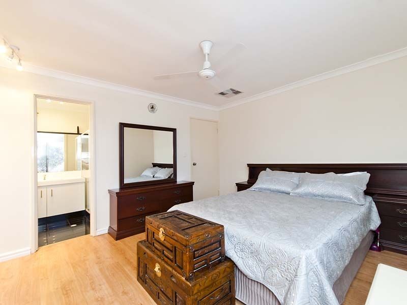 18 Harwood Rise, Leeming WA 6149