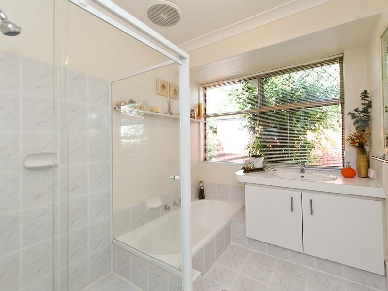 18 Harwood Rise, Leeming WA 6149