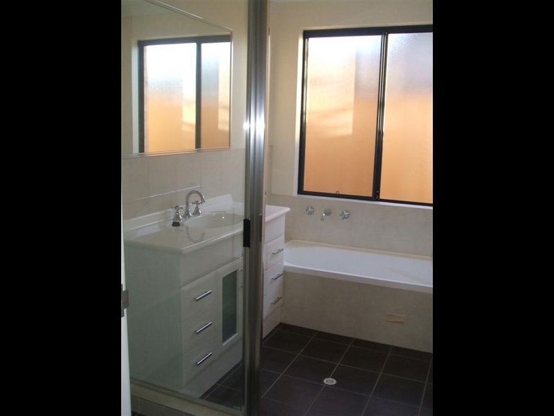 2/8 Westlake Street, Wilson WA 6107