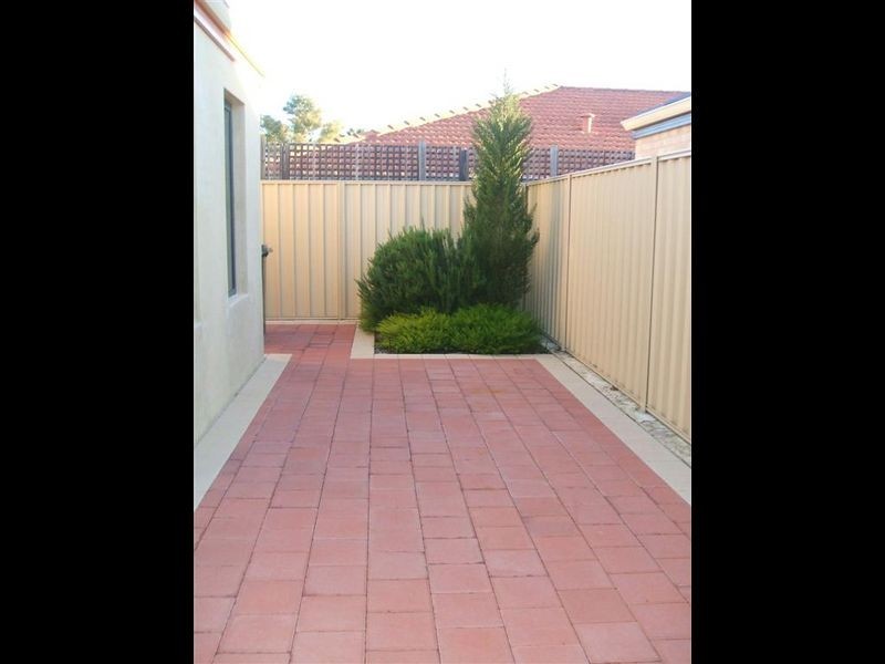2/8 Westlake Street, Wilson WA 6107