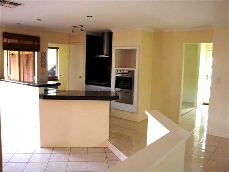 16 Gwalia Place, Bibra Lake WA 6163