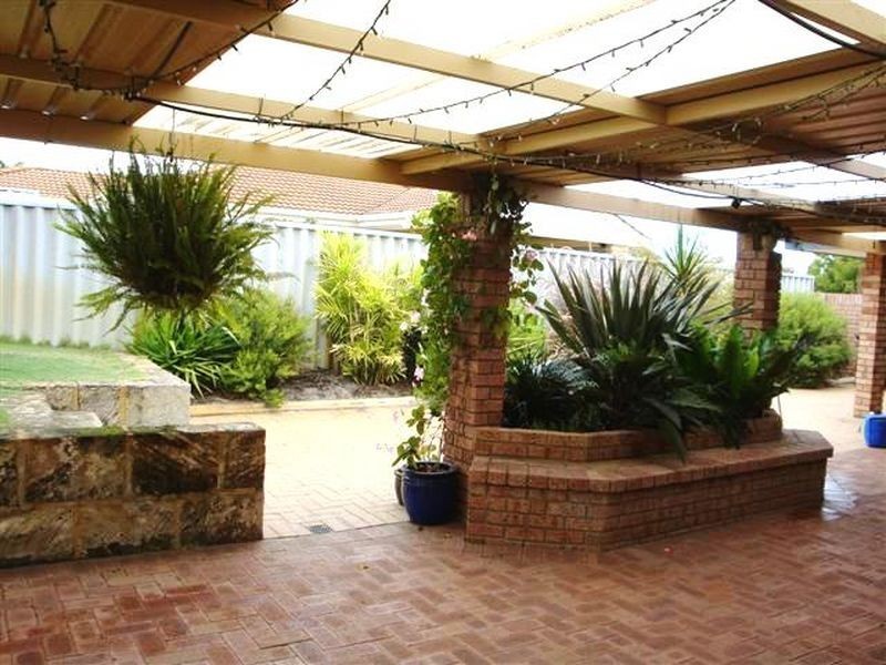 16 Gwalia Place, Bibra Lake WA 6163