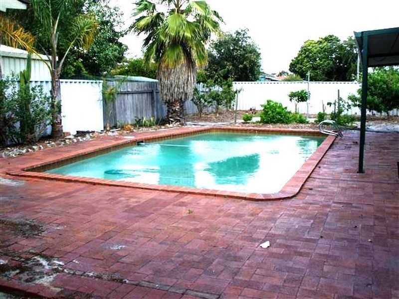 4 Hadlow Place, Thornlie WA 6108