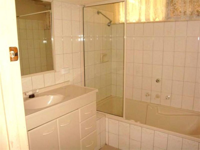 4 Hadlow Place, Thornlie WA 6108