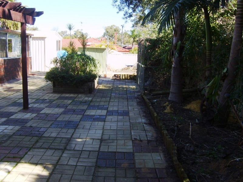 10 Albrecht Place, Thornlie WA 6108