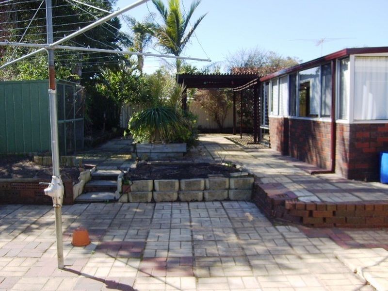 10 Albrecht Place, Thornlie WA 6108