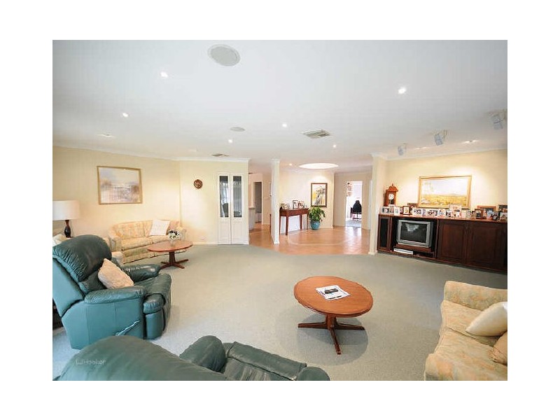 11 Bridget Place, Shelley WA 6148