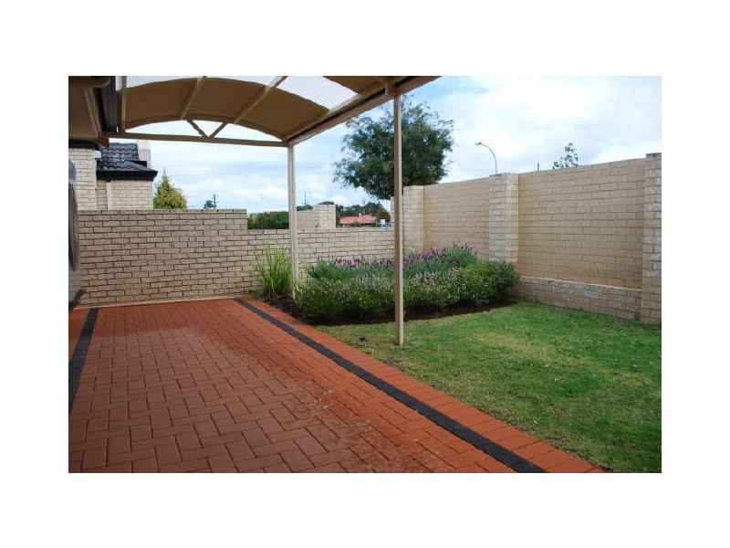 1 Darter Place, Queens Park WA 6107