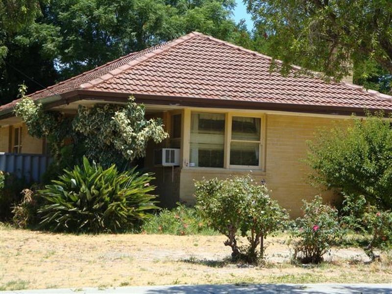 8 Brand Street, Cloverdale WA 6105