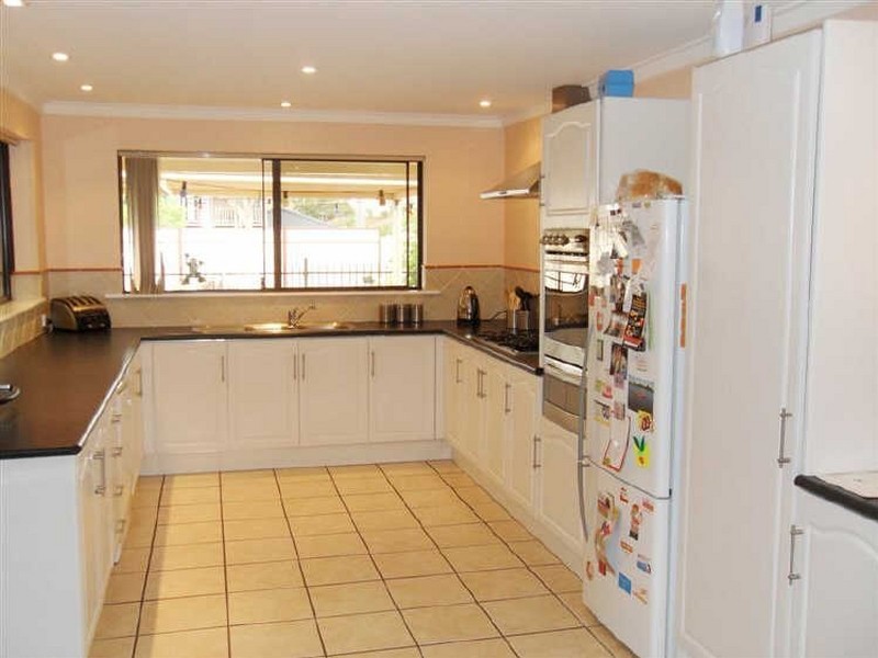 2 McFarlane Place, Willetton WA 6155