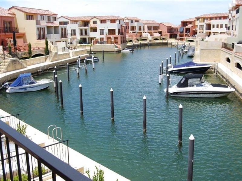 92/18 Port Quays, Wannanup WA 6210