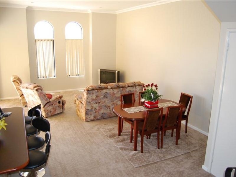 6/2 The Pass, Dawesville WA 6210