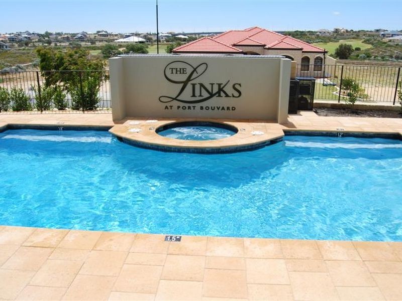 6/2 The Pass, Dawesville WA 6210