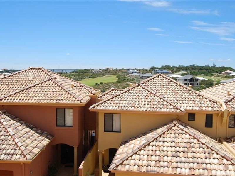 6/2 The Pass, Dawesville WA 6210