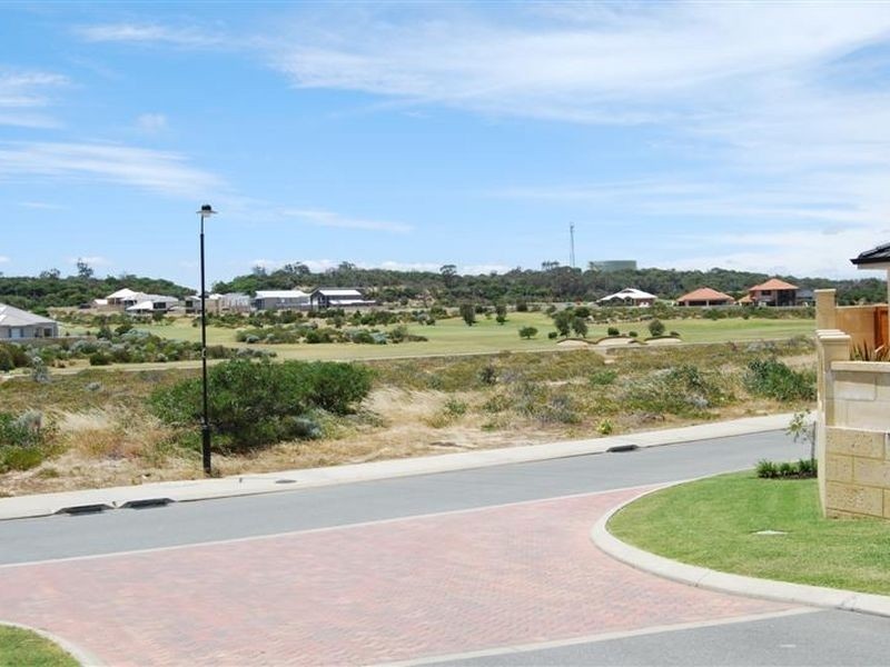 6/2 The Pass, Dawesville WA 6210