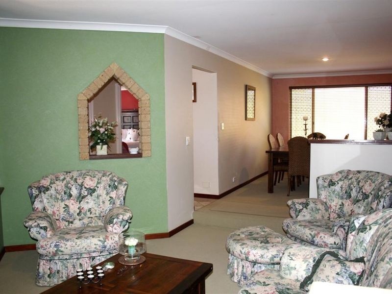 11 Burrendah Boulevard, Willetton WA 6155