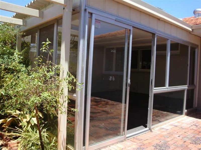 24 Tricourt Grove, Riverton WA 6148