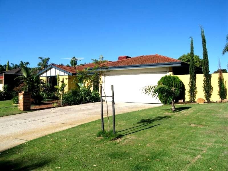 16 Gwalia Place, Bibra Lake WA 6163