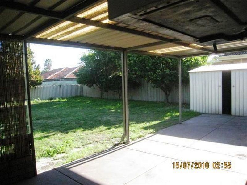 8 Merino Court, Thornlie WA 6108