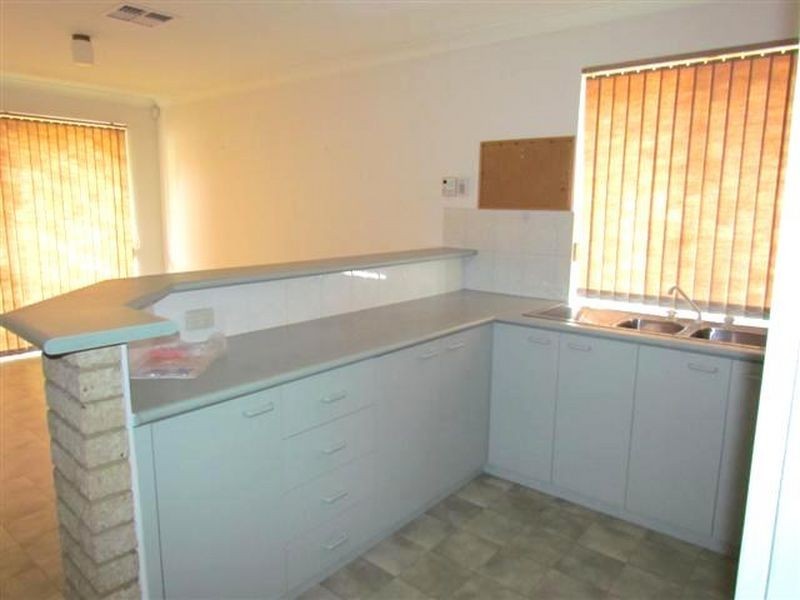 15/15 Summer Place, Thornlie WA 6108