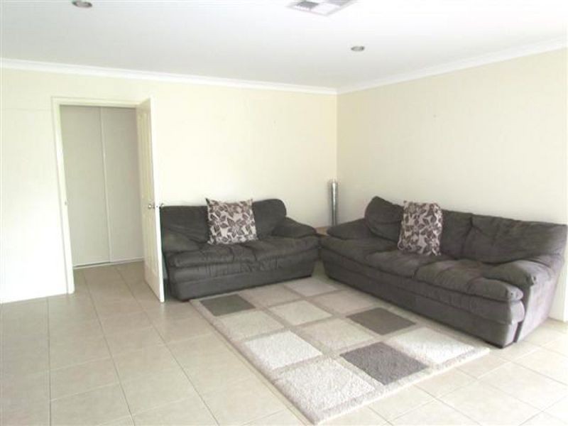 10 Wiltshire Avenue, Thornlie WA 6108