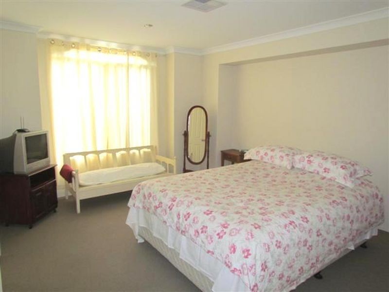 10 Wiltshire Avenue, Thornlie WA 6108